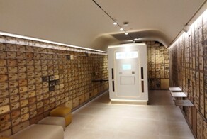 Испанский магазин женской одежды топово оформил пункт выдачи онлайн-заказов