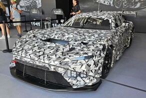 Lexus неожиданно показал сразу два суперкара