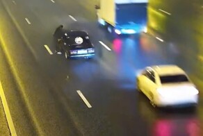 Остановился посреди МКАДа и даже успел открыть капот