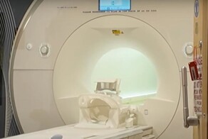 В США мужчину затянуло в аппарат МРТ из-за толстой цепи на шее