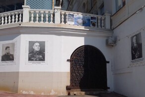 "Найди лишнего": в Севастополе женщина удивилась портрету Р.Кадырова в одном ряду с полководцами и героями ВОВ