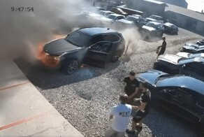 Водитель хотел спасти авто: на СТО заехал горящий BMW