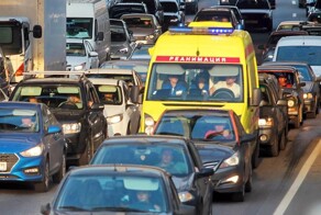 В ПДД прописали механизм пропуска автомобилей с мигалками