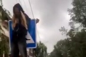 Школьница сломала челюсть, повторяя тренд из TikTok