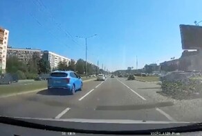 Собрал страйк из припаркованных автомобилей