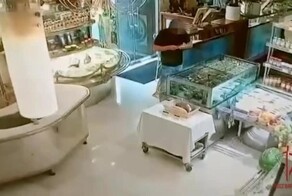 В Москве посетитель ресторана демонстративно ел устрицы из аквариума, чтобы не платить за них