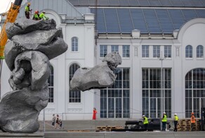В Москве демонтируют знаменитую скульптуру «Большая глина № 4»