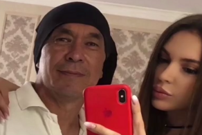 "Муж дал - муж забрал": TikTok разрушил брак 22-летней девушки со взрослым чиновником из Казахстана