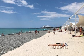 На пляжах в Сочи начали брать деньги за место в тени