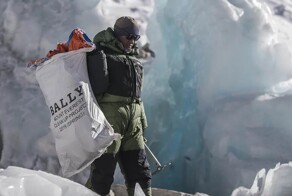 12 тонн фекалий скопилось на Эвересте: туристы продолжают гадить