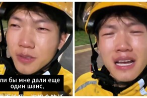 Китайский доставщик в слезах рассказал, о чём жалеет больше всего