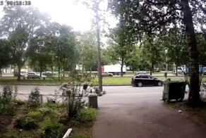 Любители парной езды на самокате познакомились со столбом