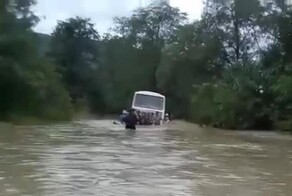Из-за шторма на Кубани смыло мост, унесло в море лодки и затопило поселки