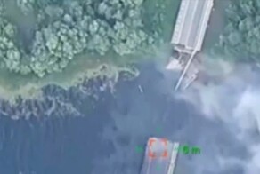 ВКС РФ добили автомобильный мост в Херсоне