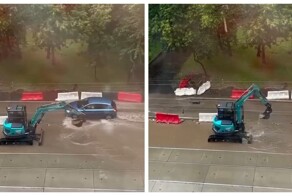 В Москве водитель экскаватора нашел себе развлечение во время ливня