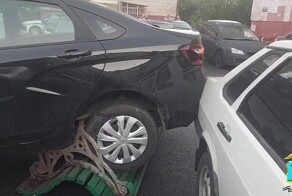 7-летняя девочка за рулём Лады сбила пешехода и врезалась в другой автомобиль