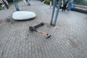 В Татарстане самокатчик врезался в столб  и погиб