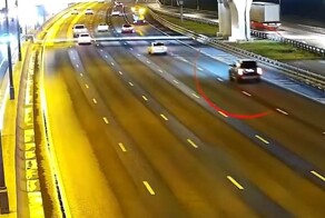 "Невидимый" трактор на МКАДе