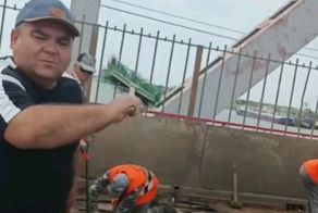 В Астрахани иностранный специалист кидался на местного жителя, который спросил у него о сроках окончания работы