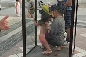 Памятник герою в шоке: уфимская мама сменила подгузник в кабинке Почётного караула