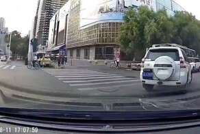 Жесть из Китая. Посмотрел без должного уважения?