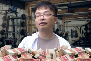 В Китае сотрудник спортзала обманул мужчину, продав ему абонемент на 300 лет