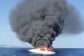 Пожар на люксовой яхте попал на видео