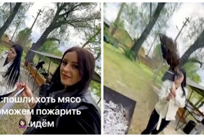 Попытка девушки помочь с жаркой мяса на решётке