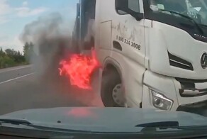 Бетономешалка столкнулась с автовозом
