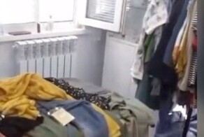 В процедурном кабинете фельдшерско-акушерского пункта открыли вещевой магазин