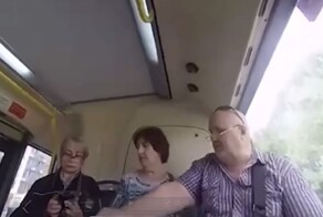 Мужчина ударил контролера в автобусе