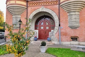 Призрачная табличка «Дома с замочной скважиной»