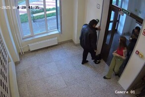 Мужчина избил кота в подъезде дома в Москве