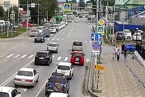 "Право руля! Лево руля! Смело кручу я штурвал корабля"