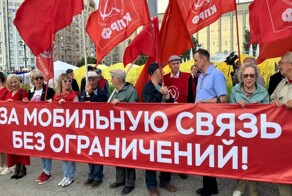 "За связь без ограничений": новосибирские коммунисты вышли на пикет после введения ограничения звонков в WhatsApp* и Telegram