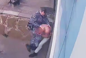 В Ростове-на-Дону росгвардеец избил нетрезвого мужчину