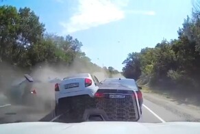 BMW вылетел на встречную полосу и собрал 5 автомобилей