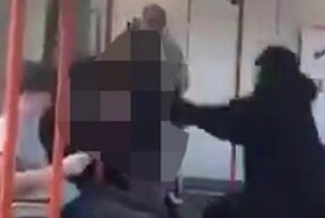 Мужчина бил школьника в поезде, но никто не заступился