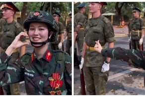 Вьетнамская военнослужащая показала жест сердечко российскому солдату на параде