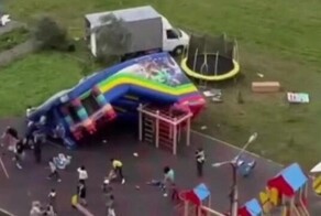 В Уфе сильный ветер перевернул надувной батут с детьми