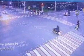 ДТП с мото в Калининграде "Показательное выступление перед судьями на тротуаре"
