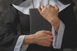 В России суд запретил порно со священниками и монашками