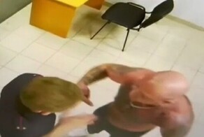 В Орске полуголый мужчина ворвался в отдел полиции и напал на правоохранителей