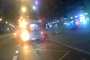 Автобус в Петербурге протащил по дороге застрявшую в дверях женщину