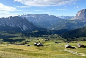 Фермеры в Альпах устали от наглости туристов и придумали нестандартное решение