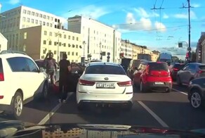 Двое не поделили дорогу — пострадал третий