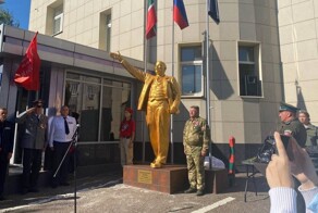 «И Ленин такой золотой»: жителей Казани удивил отреставрированный памятник вождю пролетариата