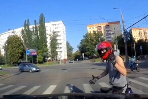 Учитель на мотоцикле сорвался на визг