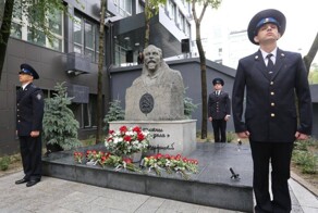 Во Владивостоке открыли памятник Дзержинскому