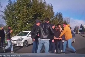 В Екатеринбурге мигранты избили мужчину за отказ уступить дорогу